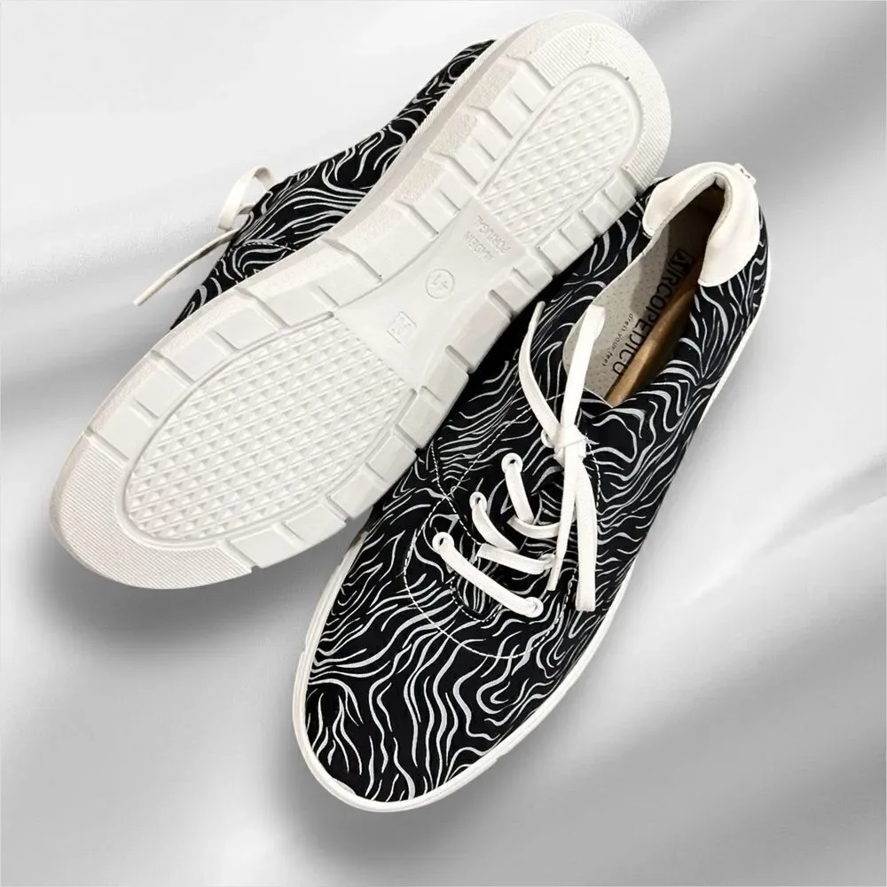 ARCOPEDICO Women’s L76 Lace-Up Sneakers in the Size 41/9.5-10 US in Black/White